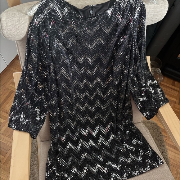 Jh Evenings Dresses & Skirts - Black Sequin Chevron Midi Dress